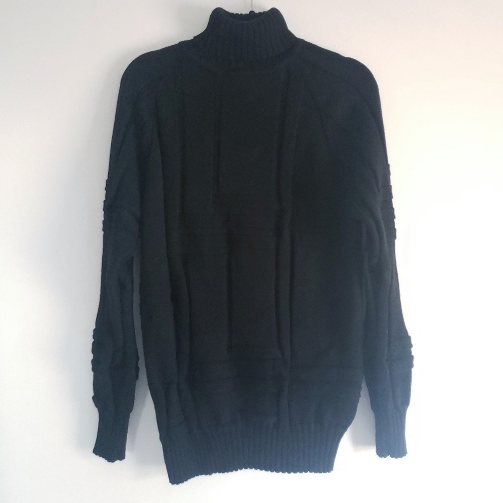 VERSACE JEANS COUTURE black geometric texture turt